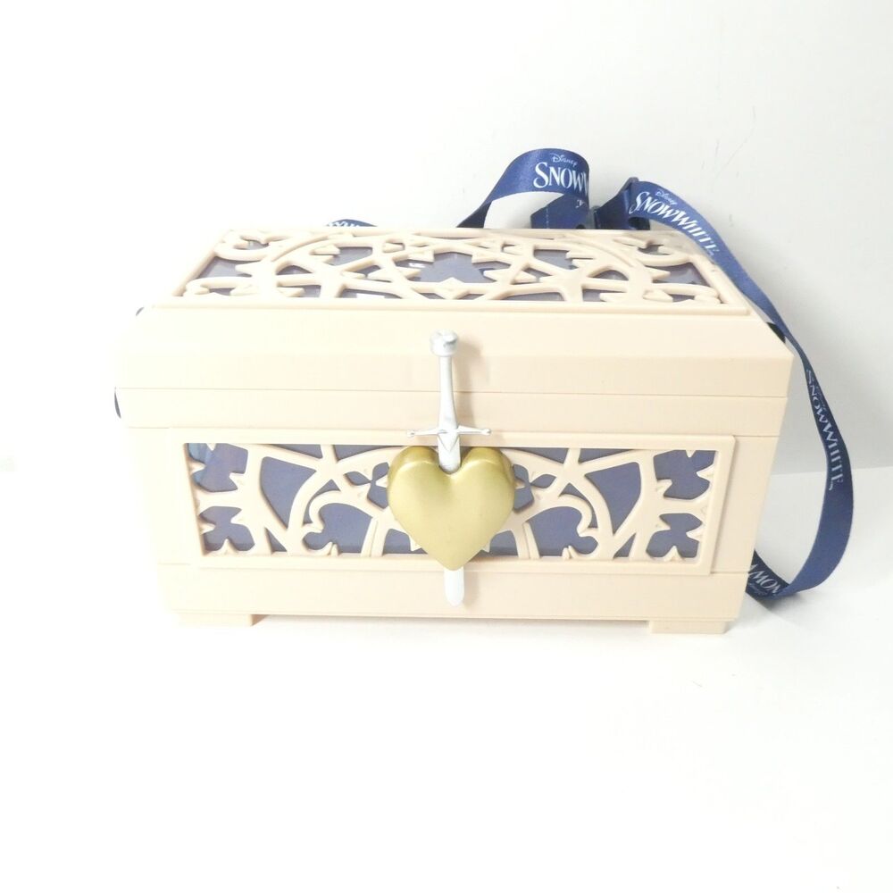 Snow White Heart Box Popcorn Box Bucket 2025 Disney Regal Cinemas